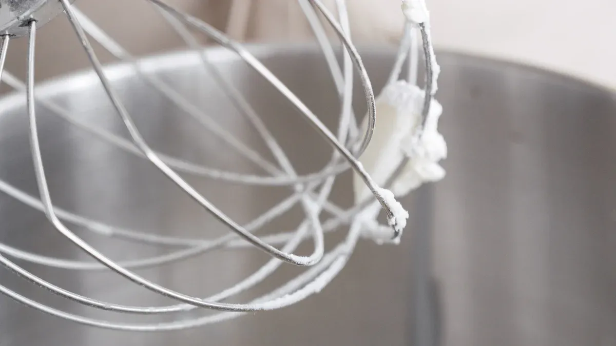 Mistura planetária versus mistura tradicional: qual batedeira de pedestal funciona melhor?